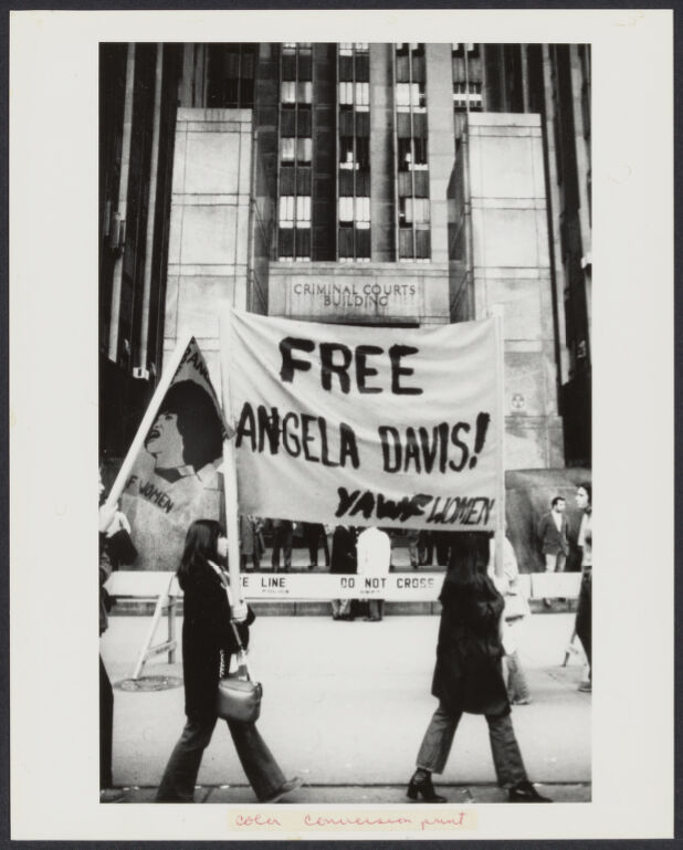 Women in support of arrested Angela Davis