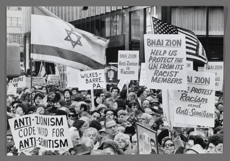 Pro-Zionist protest at the United Nations, photographed by Bettye Lane November 11 1975